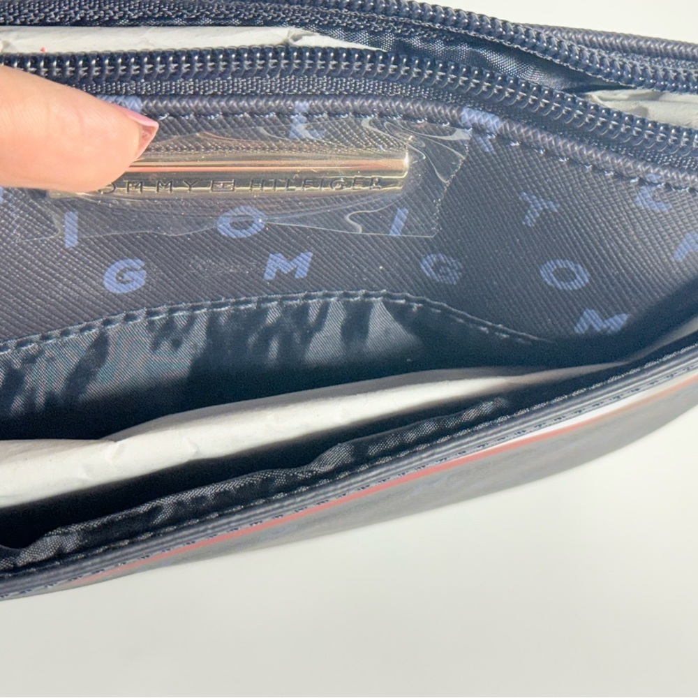 Tommy Hilfiger Signature Stripe Wristlet Navy Blue Wallet Clutch NWT - Picture 7 of 9